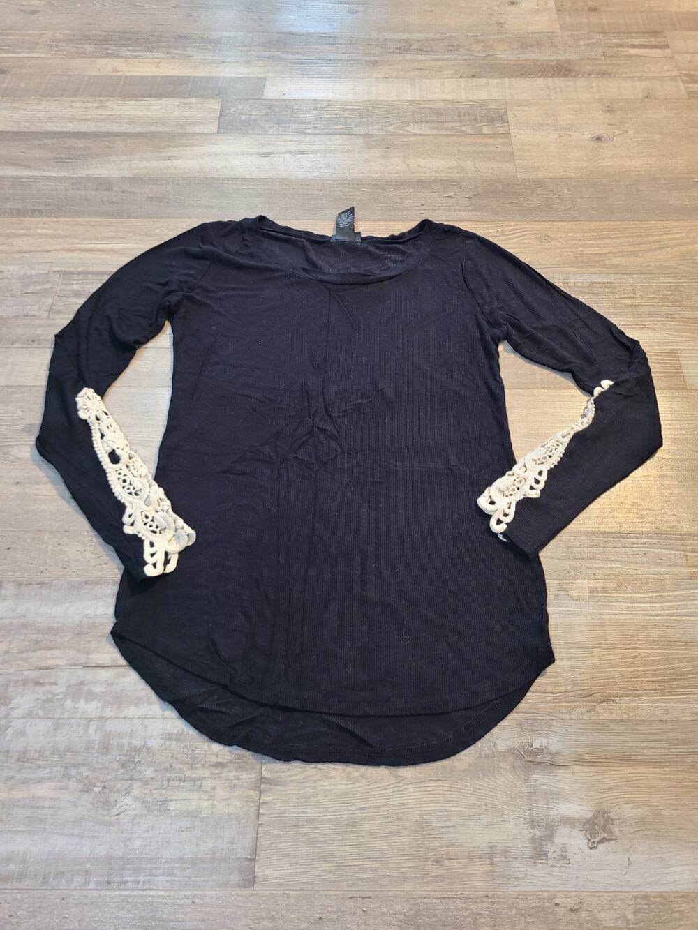 Rue 21 small women's long sleeve black blouse